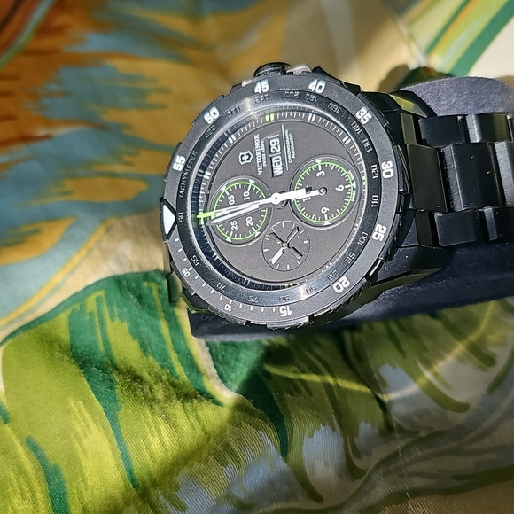 VICTORINOX ALPNACH AUTO CHRONO 241527 NEW - Picture 1 of 17